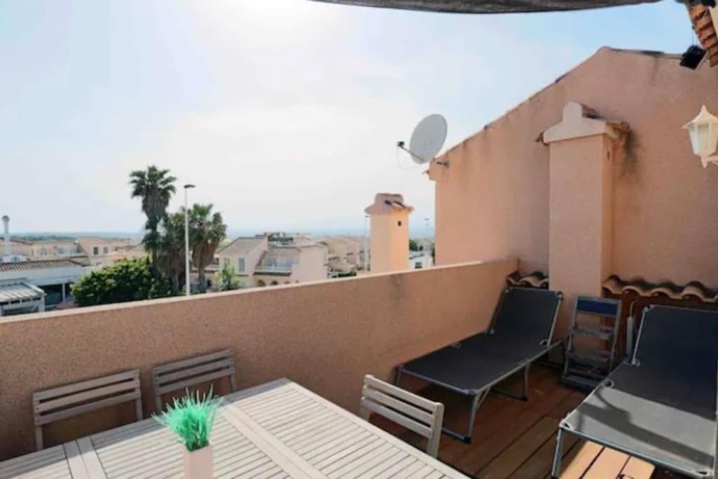 Casa,solarium,barbacoa,piscina